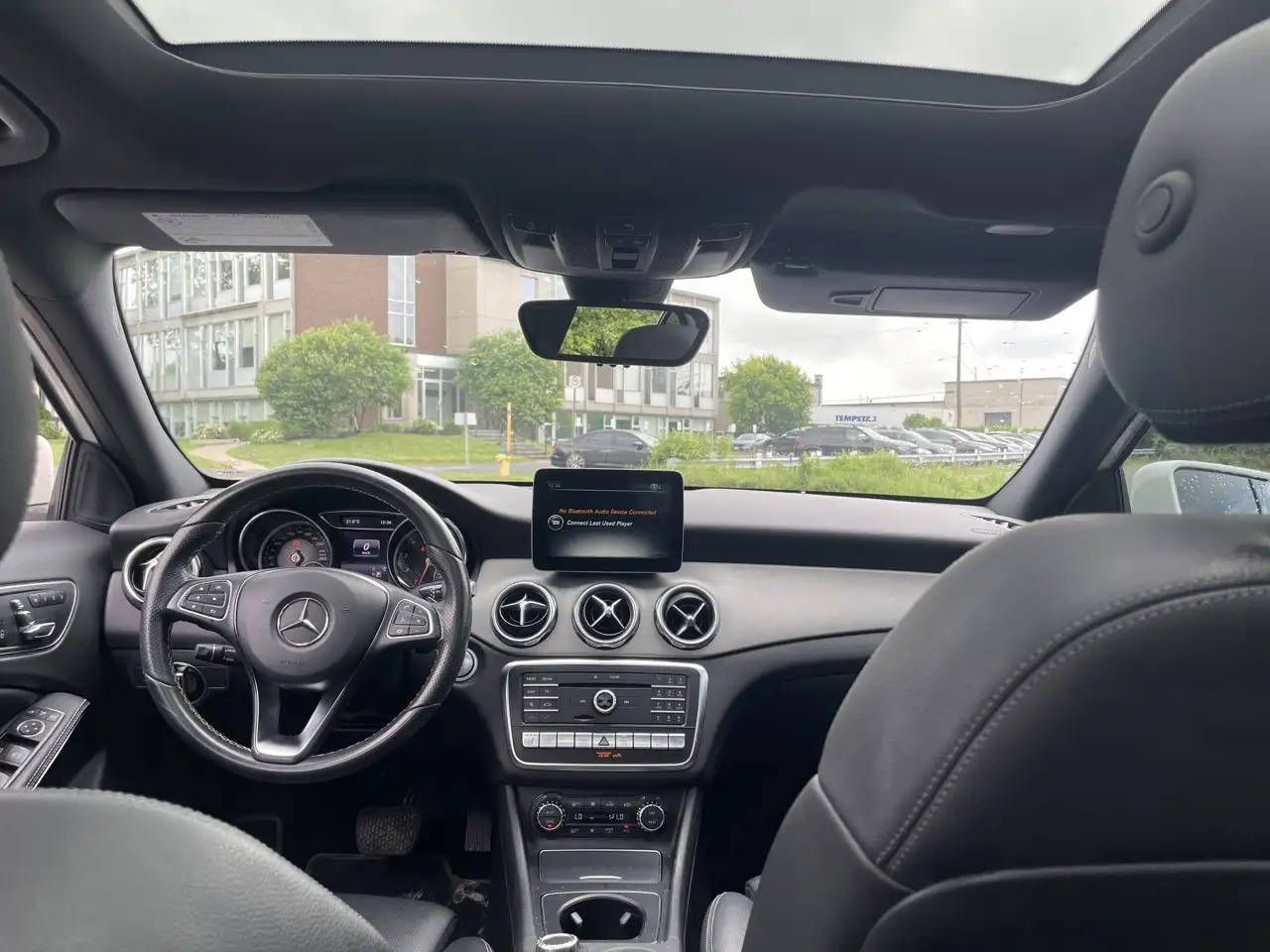 Mercedes-Benz GLA снимка Mercedes-Benz GLA