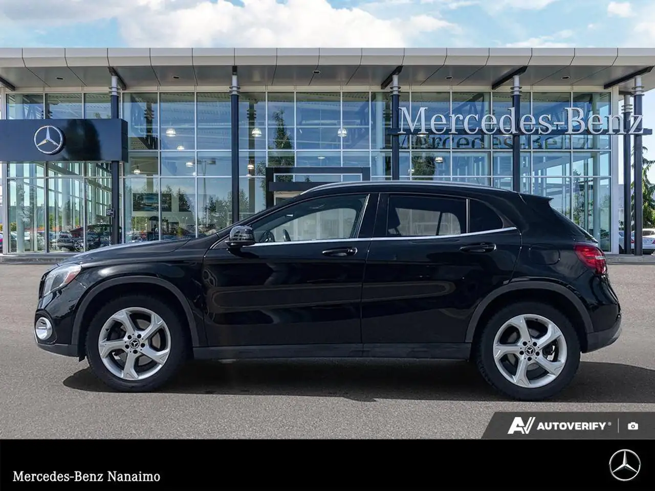 Mercedes-Benz GLA снимка Mercedes-Benz GLA