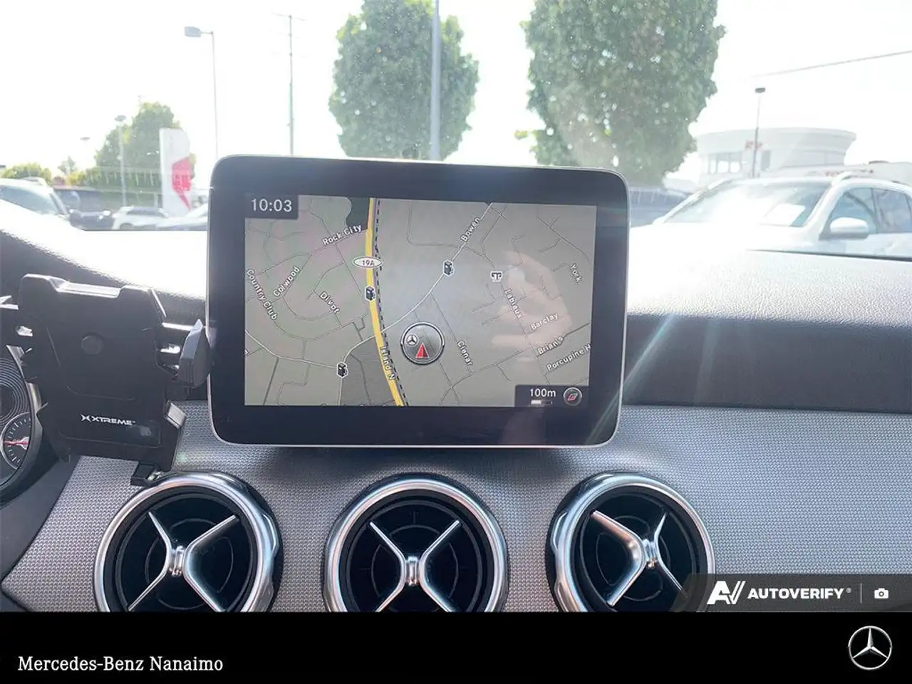 Mercedes-Benz GLA снимка Mercedes-Benz GLA