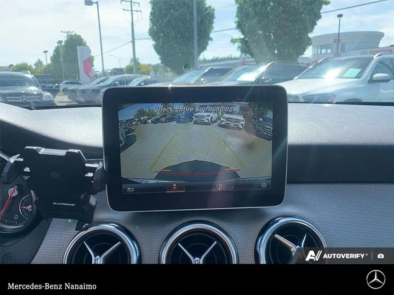 Mercedes-Benz GLA снимка Mercedes-Benz GLA