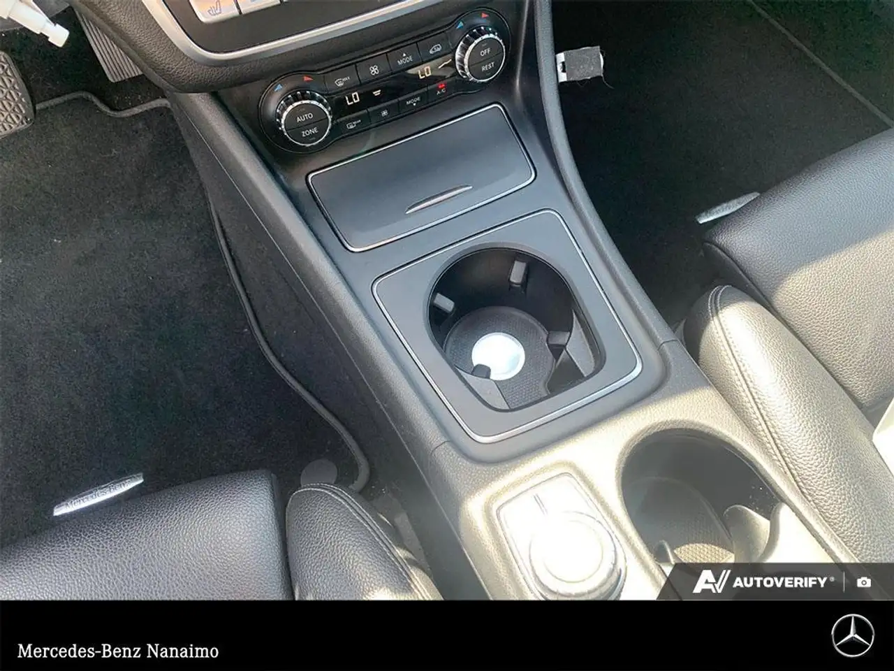Mercedes-Benz GLA снимка Mercedes-Benz GLA
