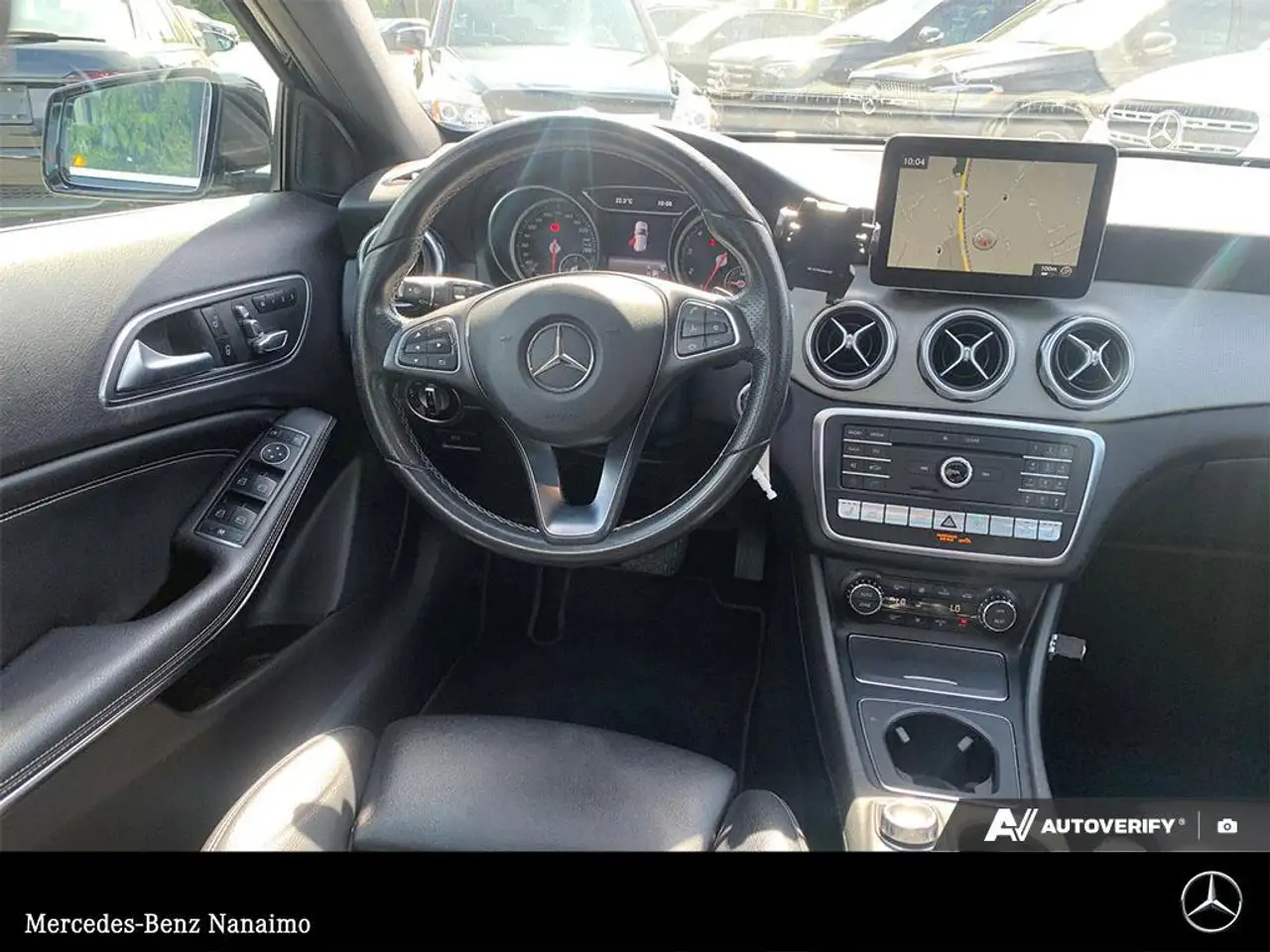 Mercedes-Benz GLA снимка Mercedes-Benz GLA