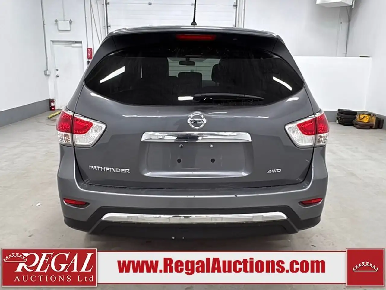 Nissan Pathfinder снимка Nissan Pathfinder