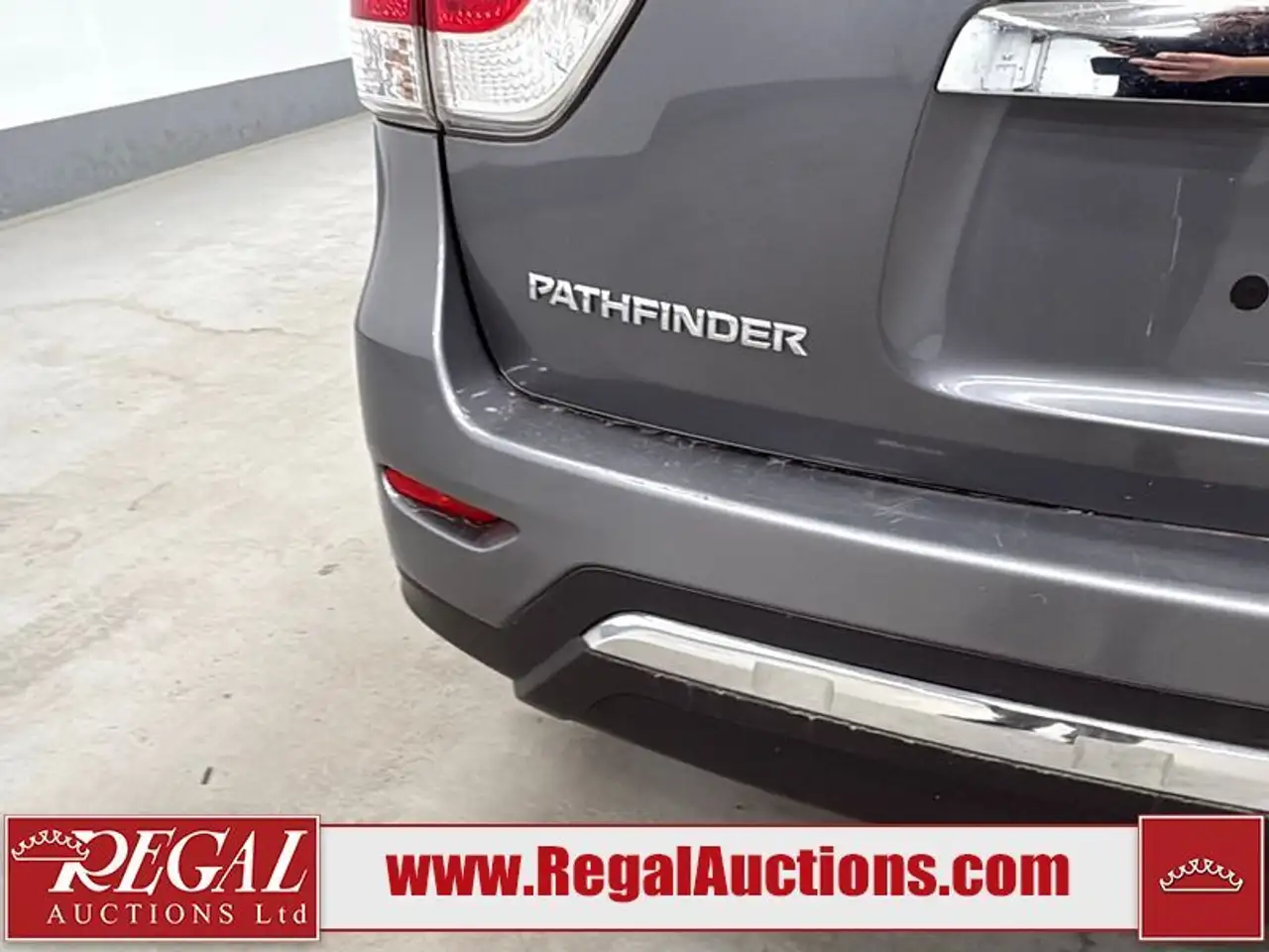 Nissan Pathfinder снимка Nissan Pathfinder