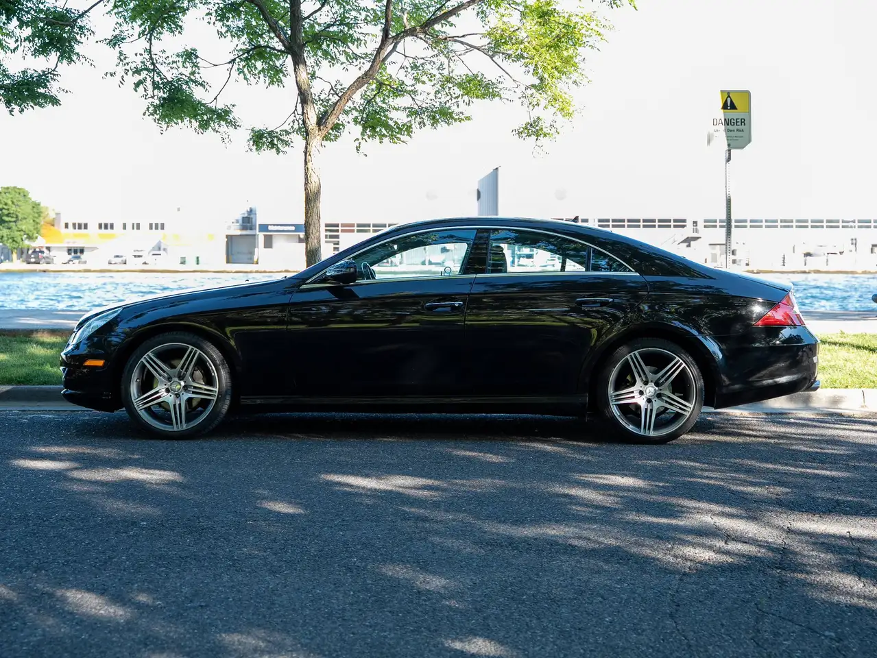 Mercedes-Benz CLS снимка Mercedes-Benz CLS