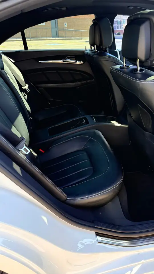 Mercedes-Benz CLS снимка Mercedes-Benz CLS