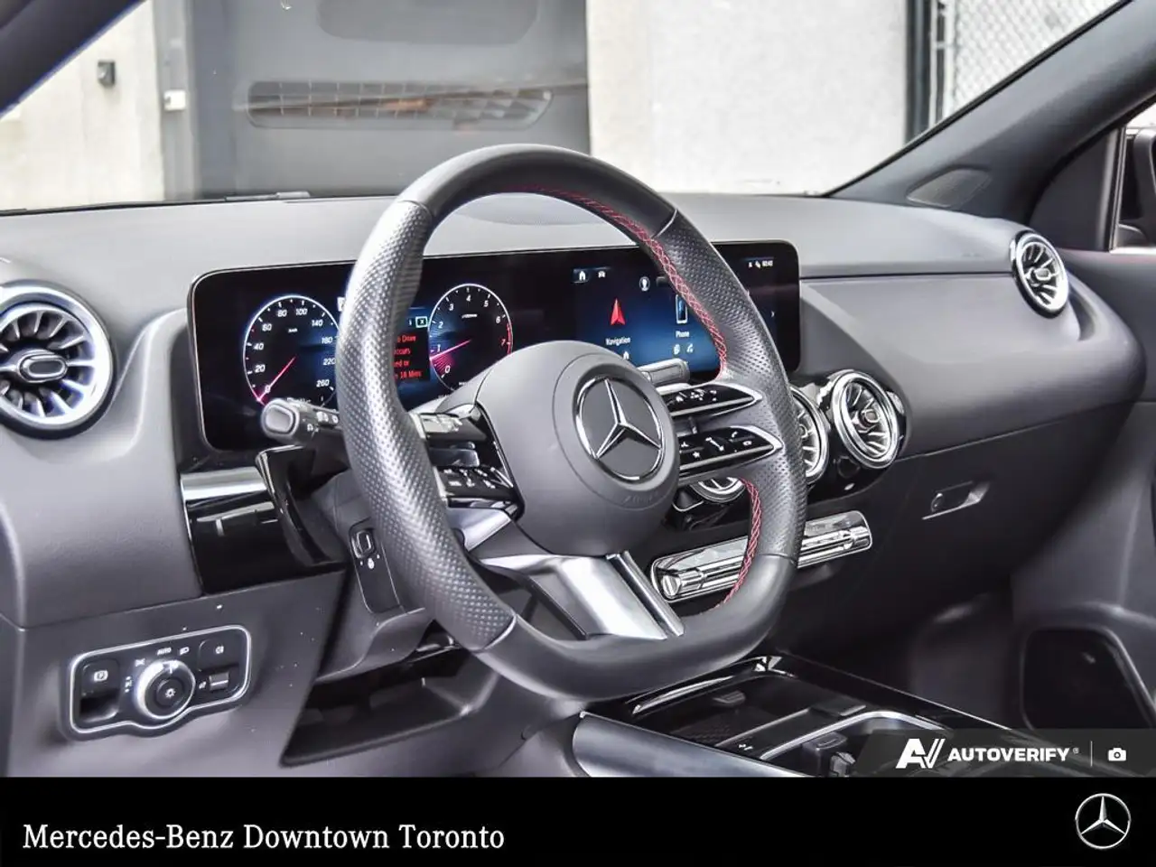 Mercedes-Benz GLA снимка Mercedes-Benz GLA
