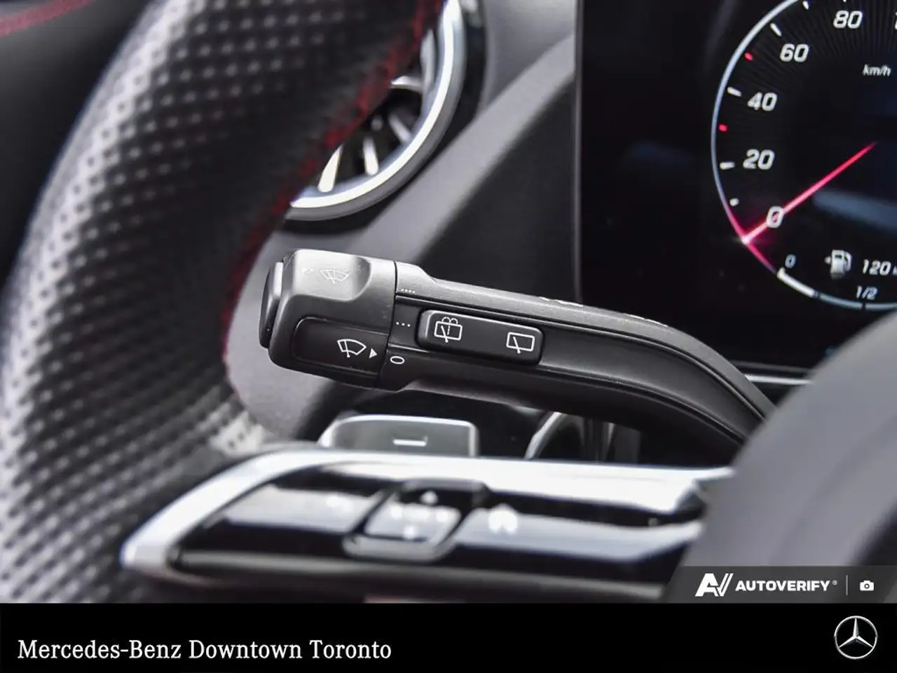 Mercedes-Benz GLA снимка Mercedes-Benz GLA