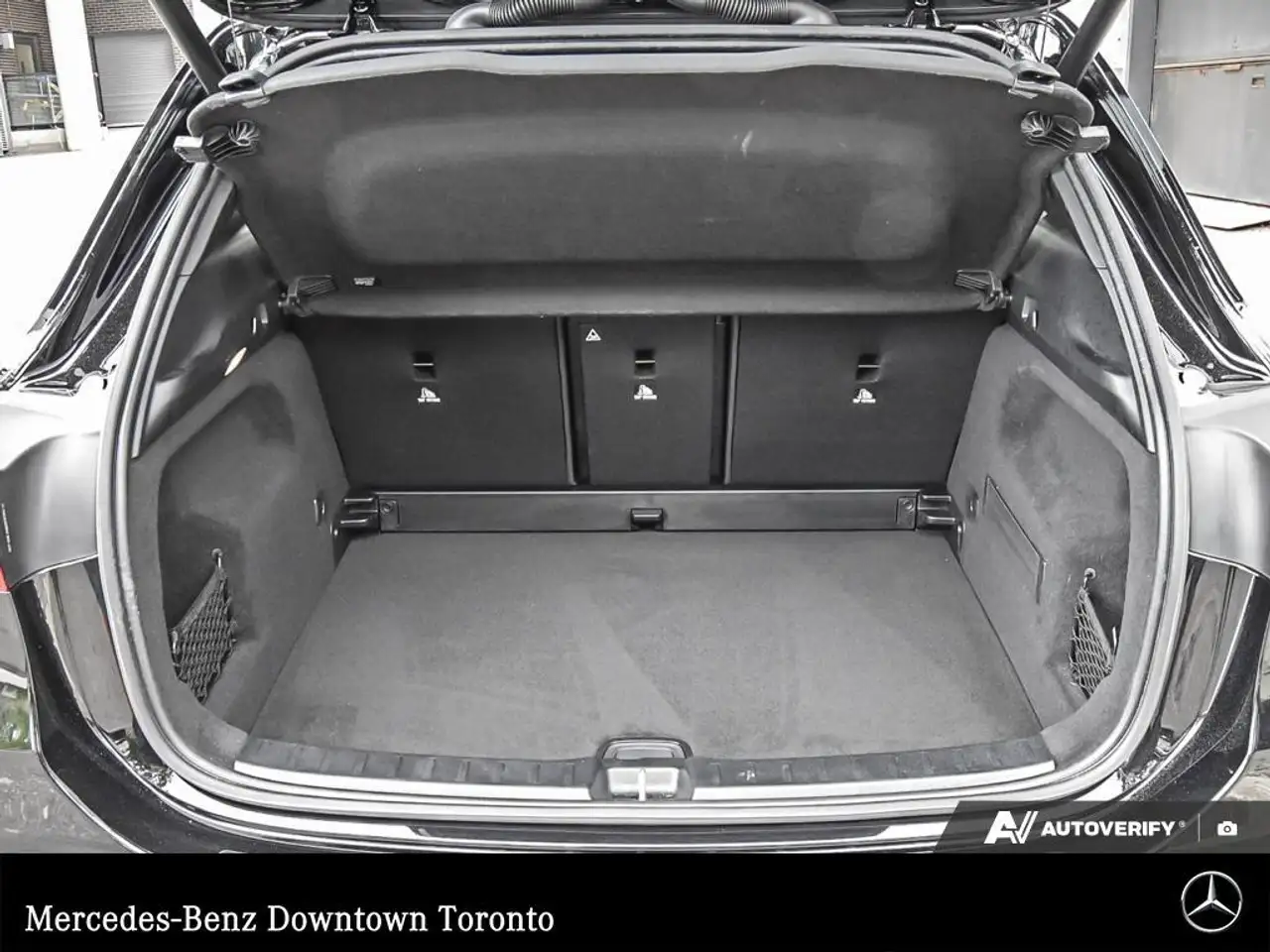 Mercedes-Benz GLA снимка Mercedes-Benz GLA