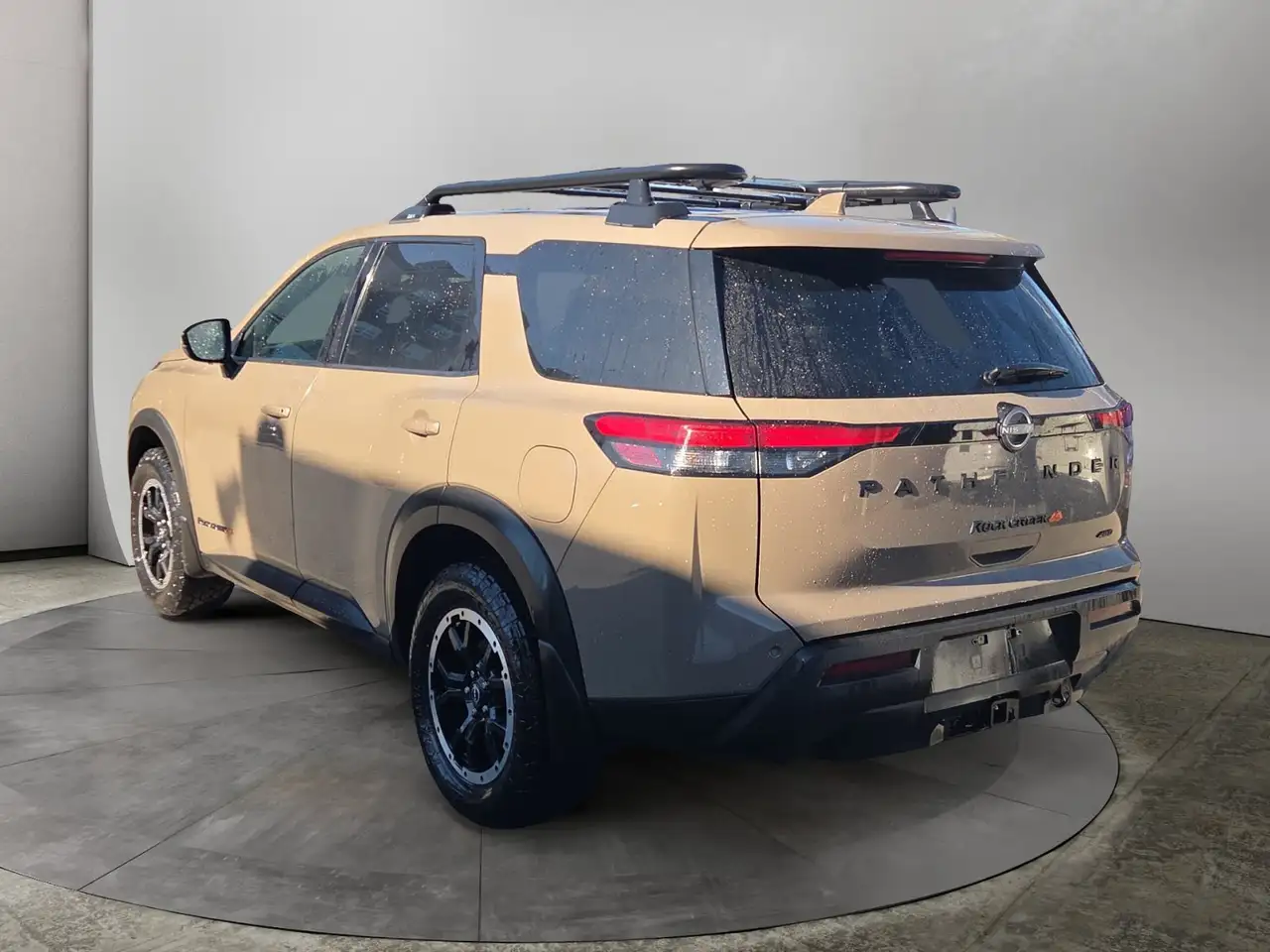 Nissan Pathfinder снимка Nissan Pathfinder