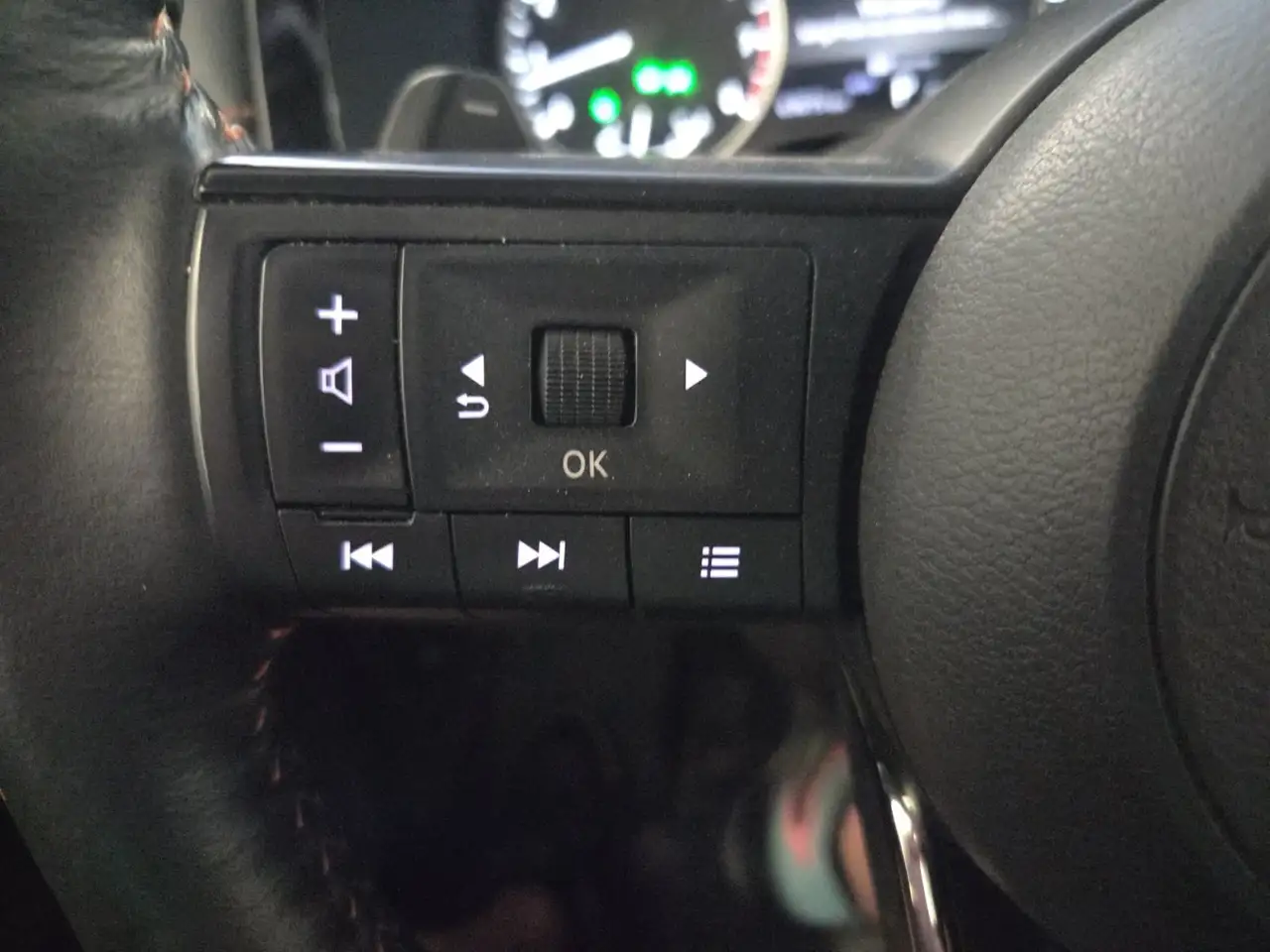 Nissan Pathfinder снимка Nissan Pathfinder