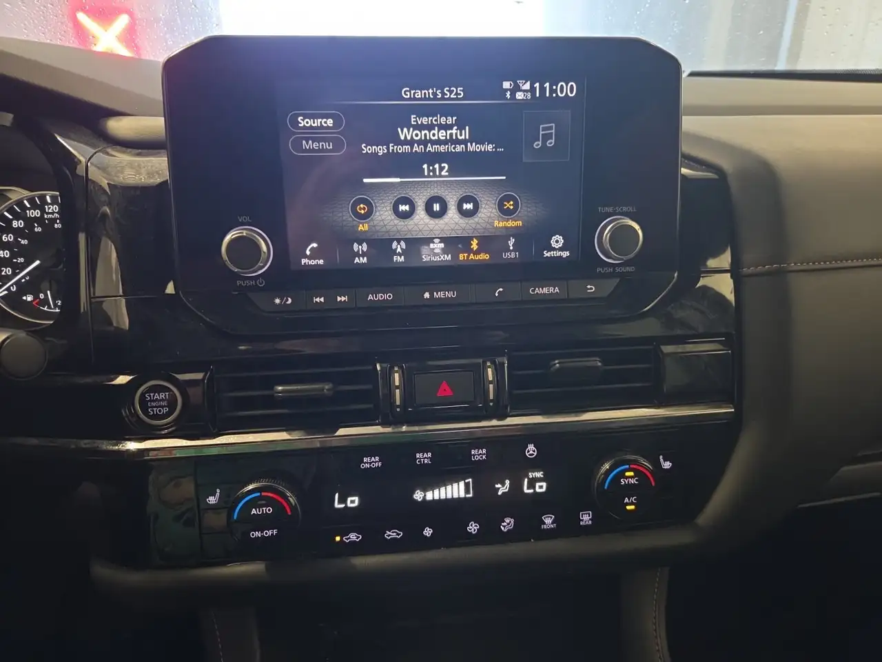 Nissan Pathfinder снимка Nissan Pathfinder