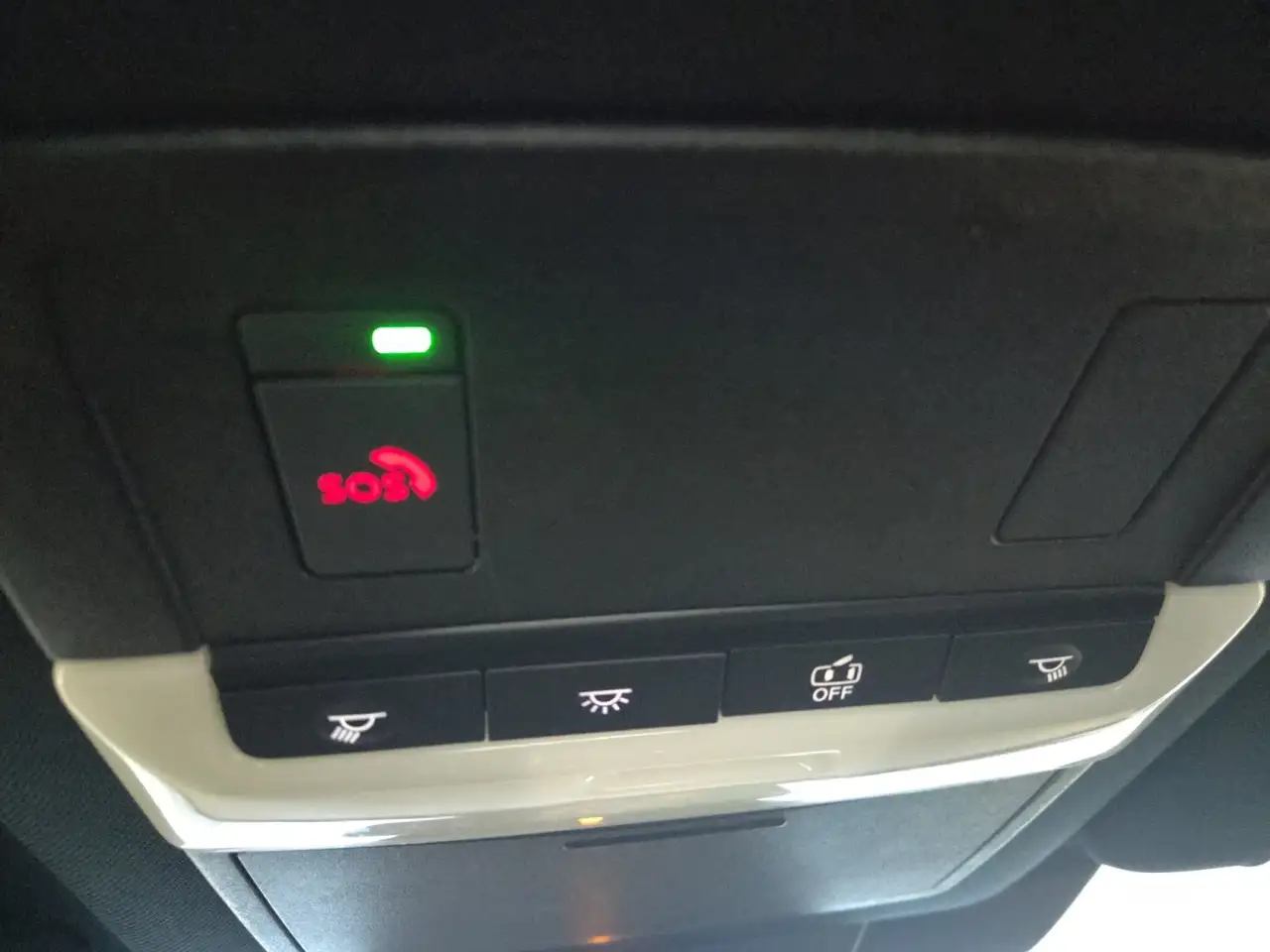 Nissan Pathfinder снимка Nissan Pathfinder
