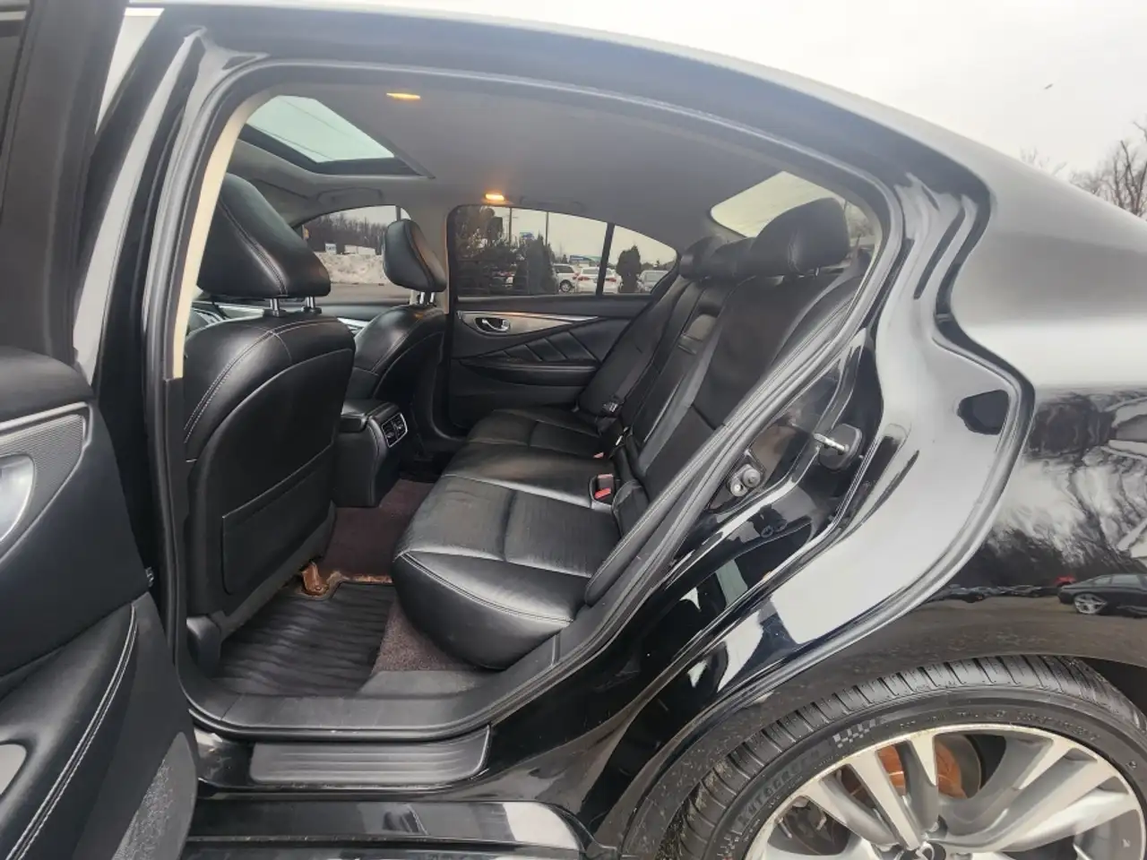 Infiniti Q50 снимка Infiniti Q50