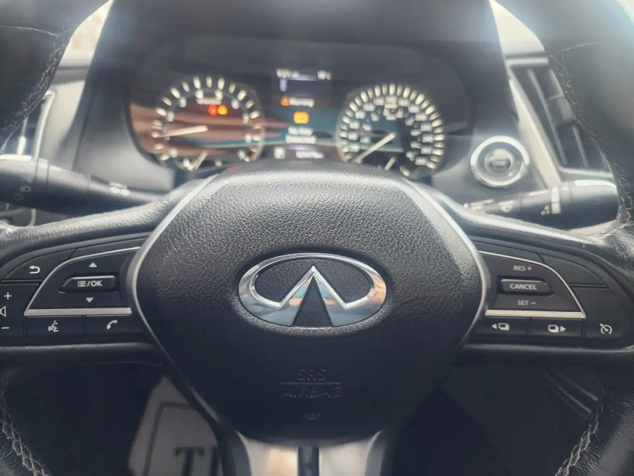 Infiniti Q50 снимка Infiniti Q50