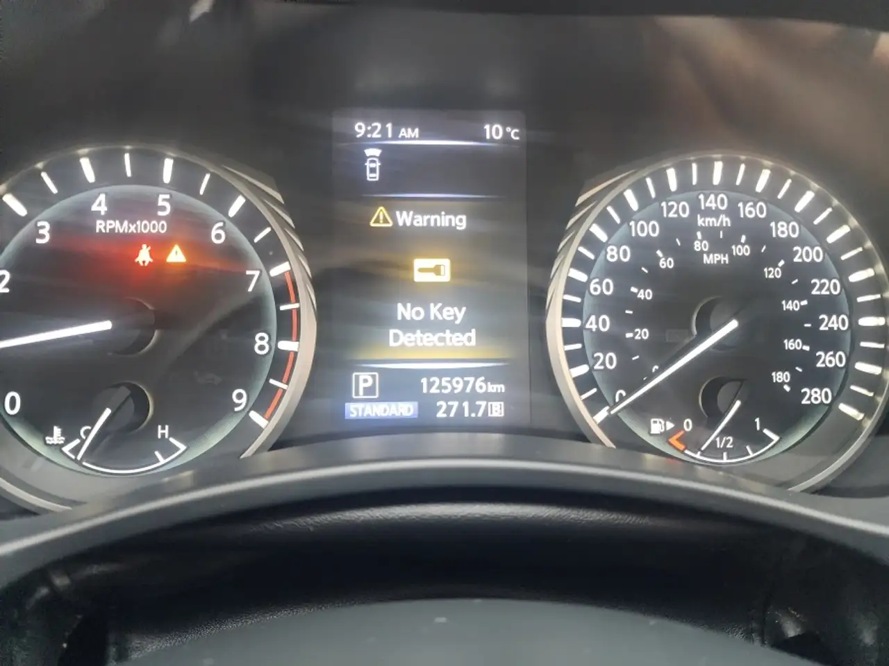 Infiniti Q50 снимка Infiniti Q50