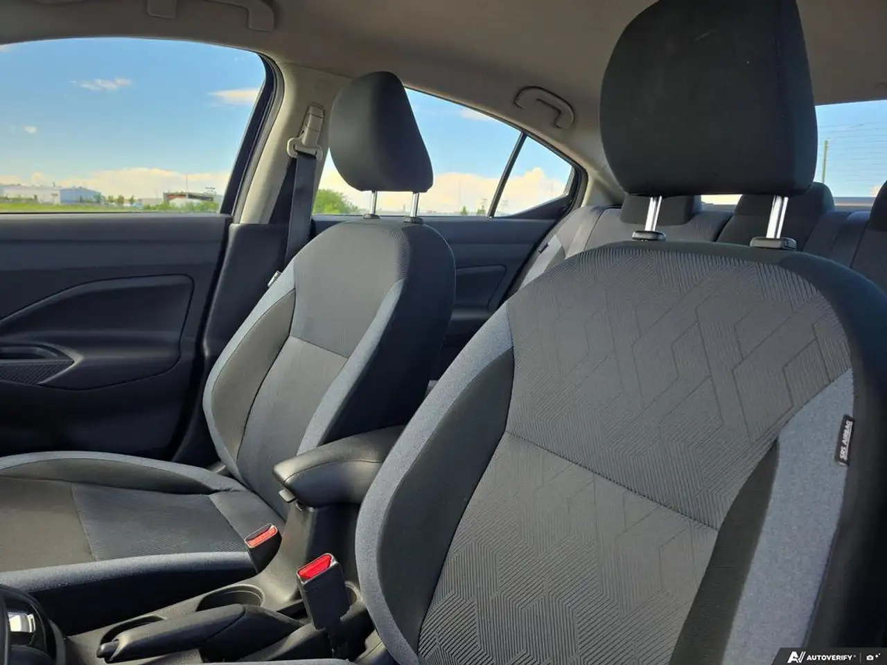 Nissan Versa photo Nissan Versa