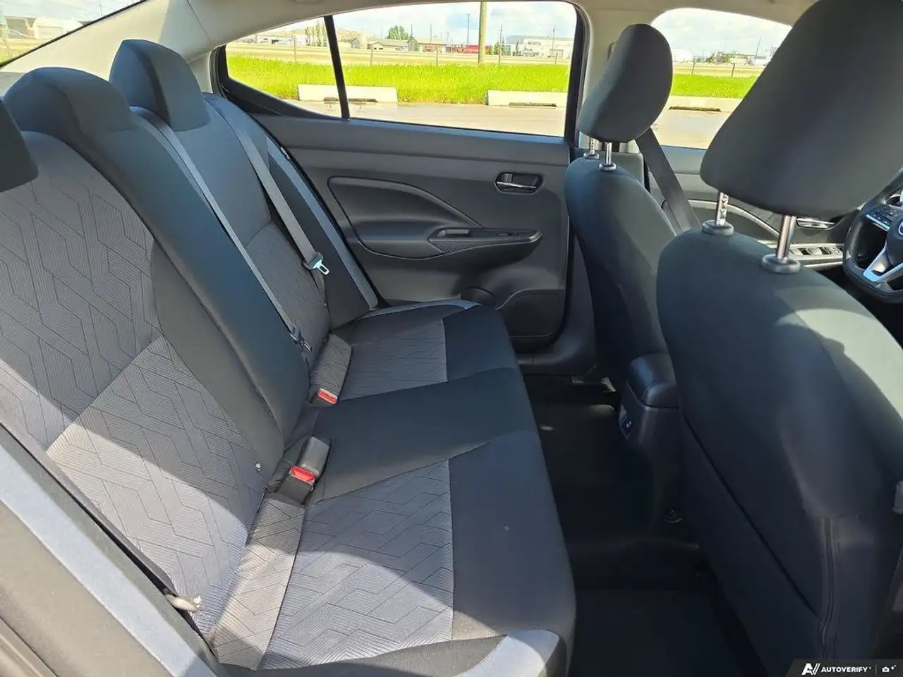 Nissan Versa photo Nissan Versa