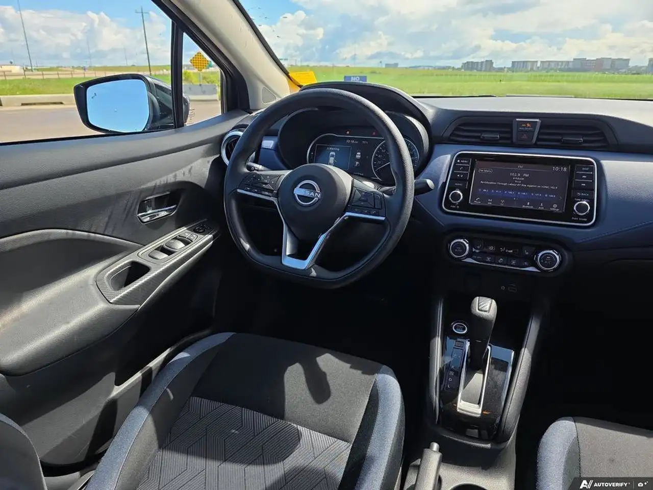 Nissan Versa photo Nissan Versa