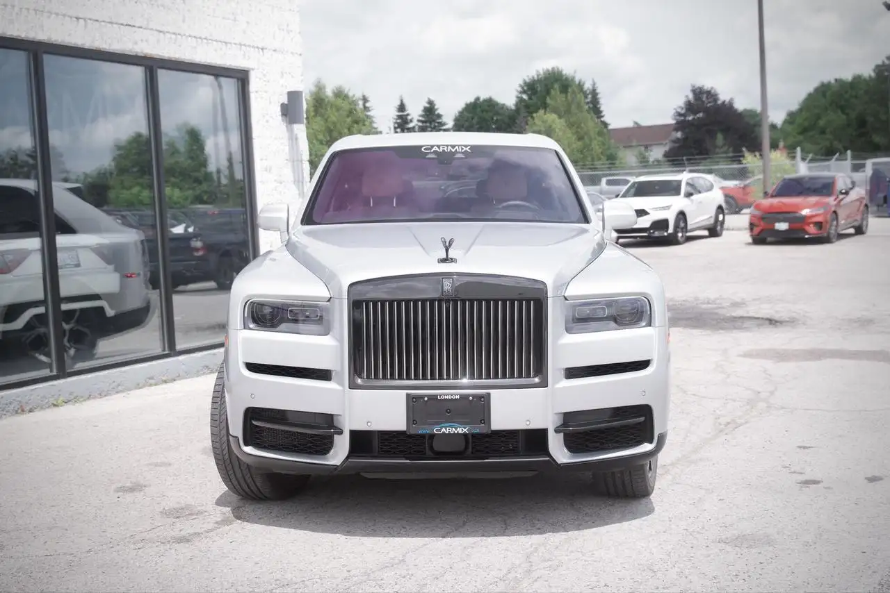 Rolls-Royce Cullinan снимка Rolls-Royce Cullinan