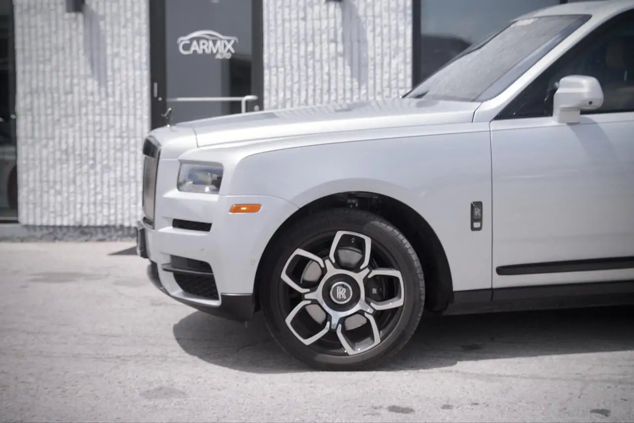 Rolls-Royce Cullinan снимка Rolls-Royce Cullinan