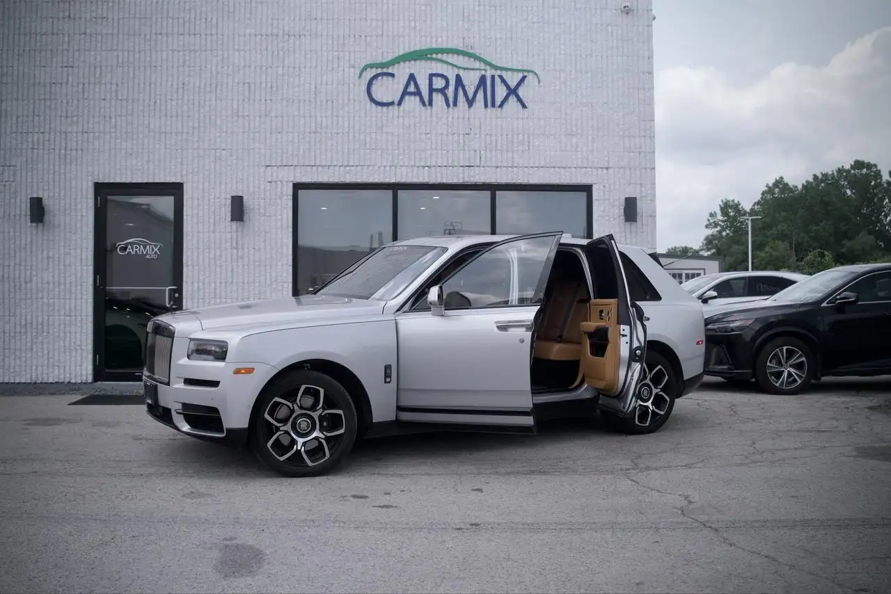 Rolls-Royce Cullinan снимка Rolls-Royce Cullinan