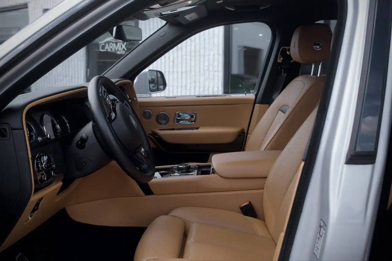 Rolls-Royce Cullinan снимка Rolls-Royce Cullinan