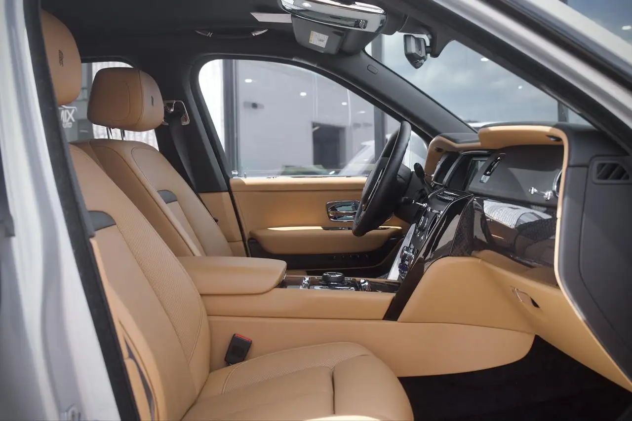 Rolls-Royce Cullinan снимка Rolls-Royce Cullinan