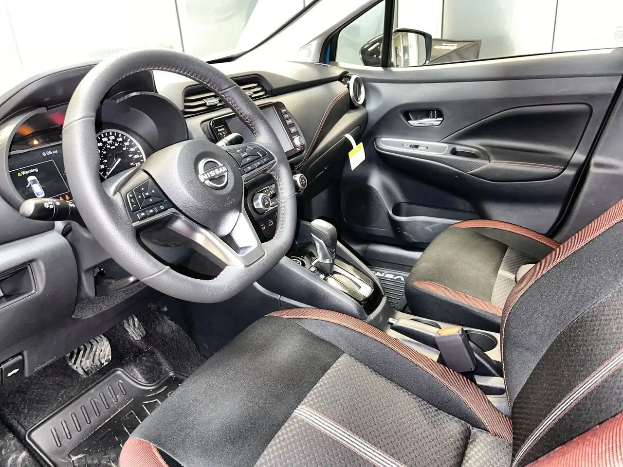 Nissan Versa снимка Nissan Versa