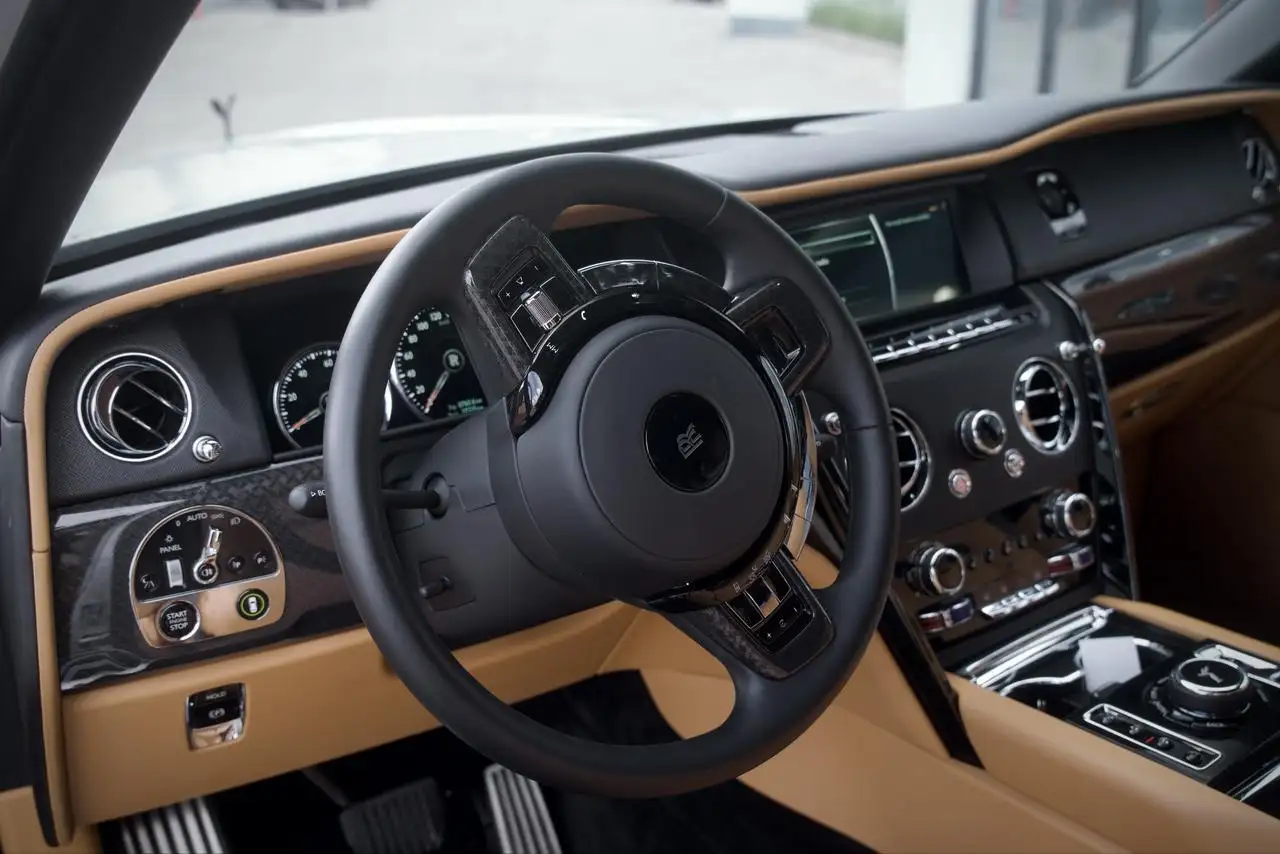 Rolls-Royce Cullinan снимка Rolls-Royce Cullinan
