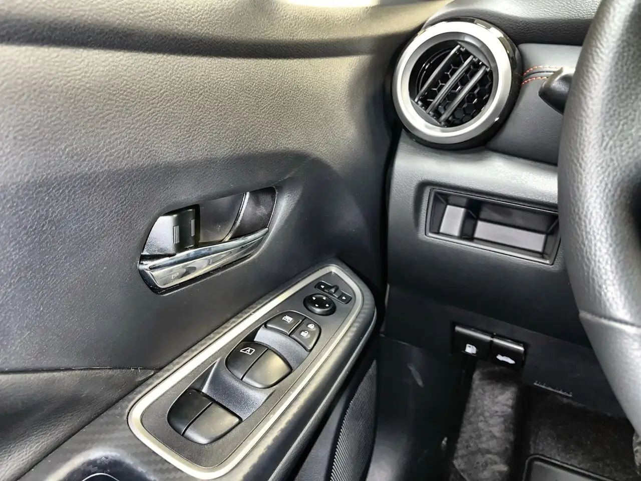 Nissan Versa снимка Nissan Versa