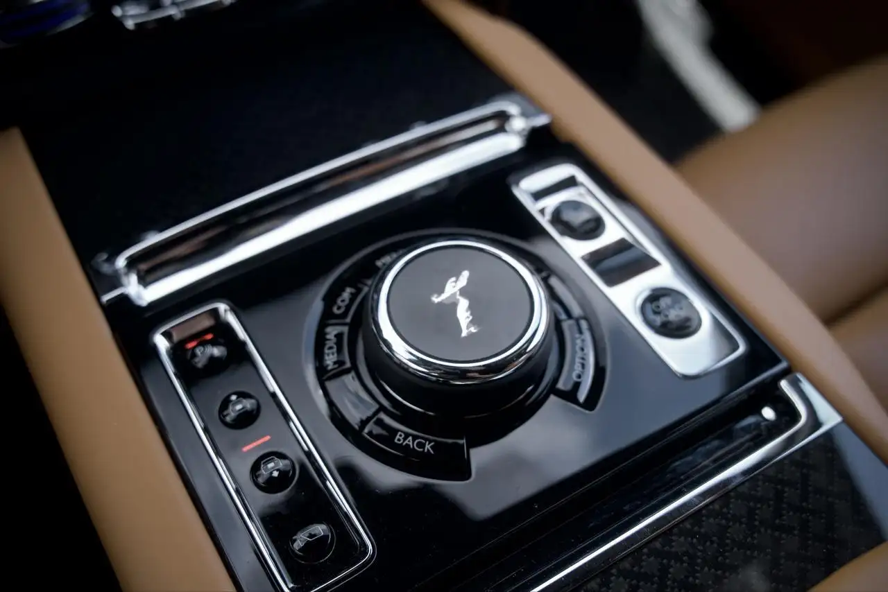 Rolls-Royce Cullinan снимка Rolls-Royce Cullinan