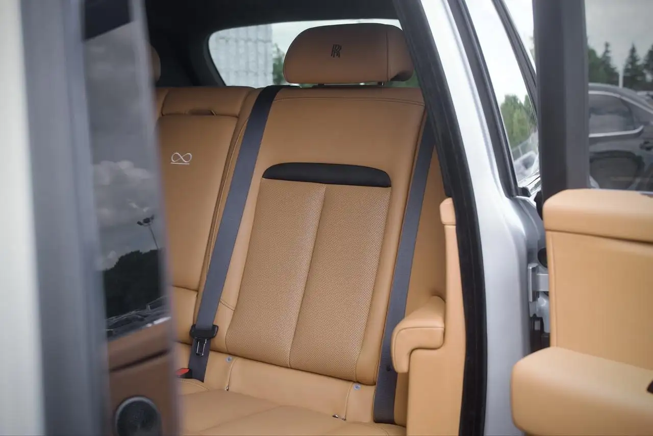 Rolls-Royce Cullinan снимка Rolls-Royce Cullinan