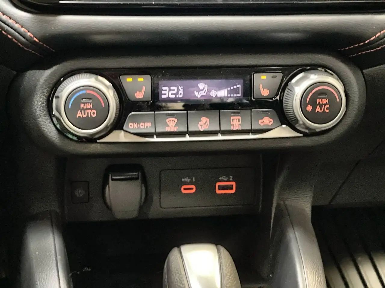 Nissan Versa снимка Nissan Versa