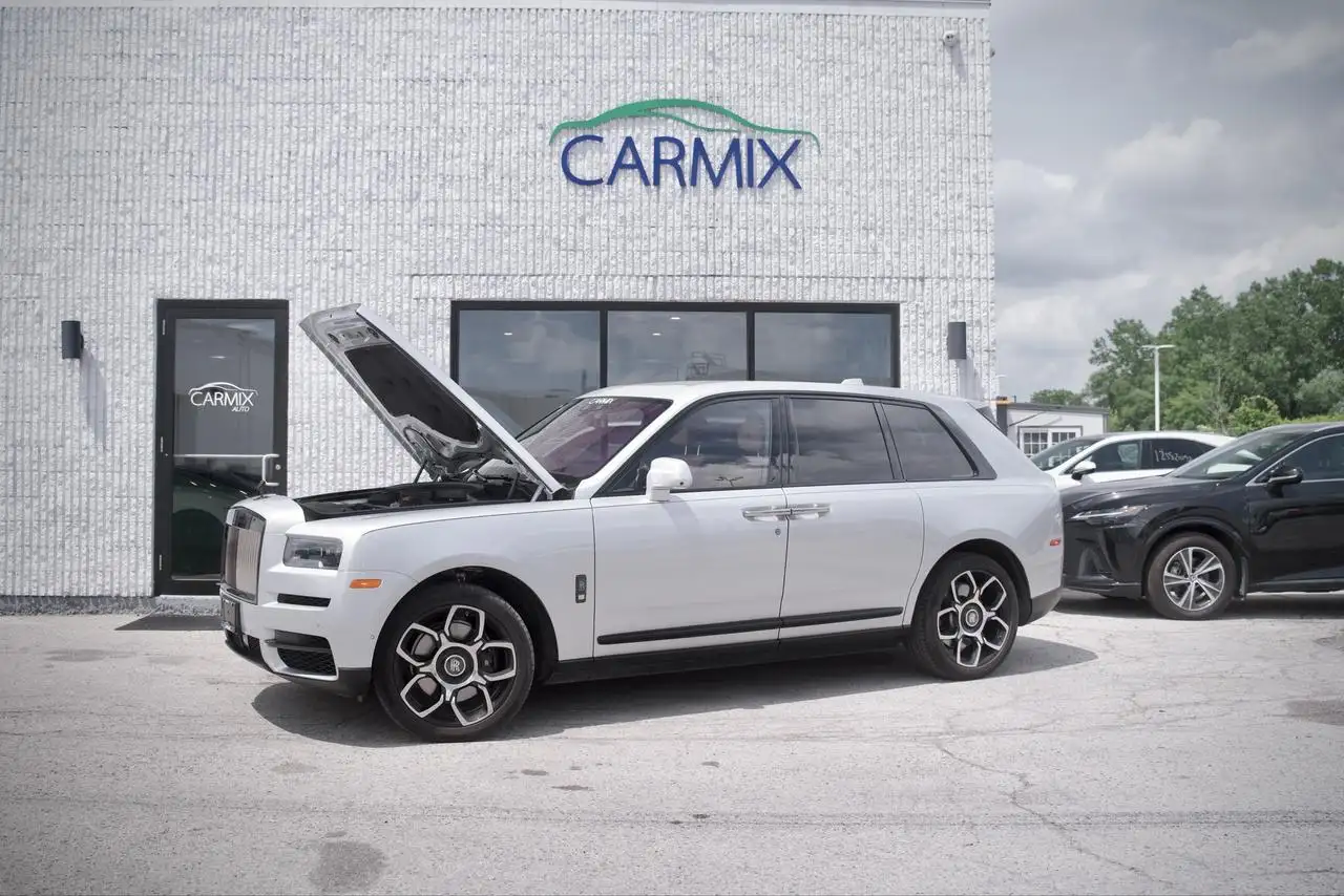 Rolls-Royce Cullinan снимка Rolls-Royce Cullinan