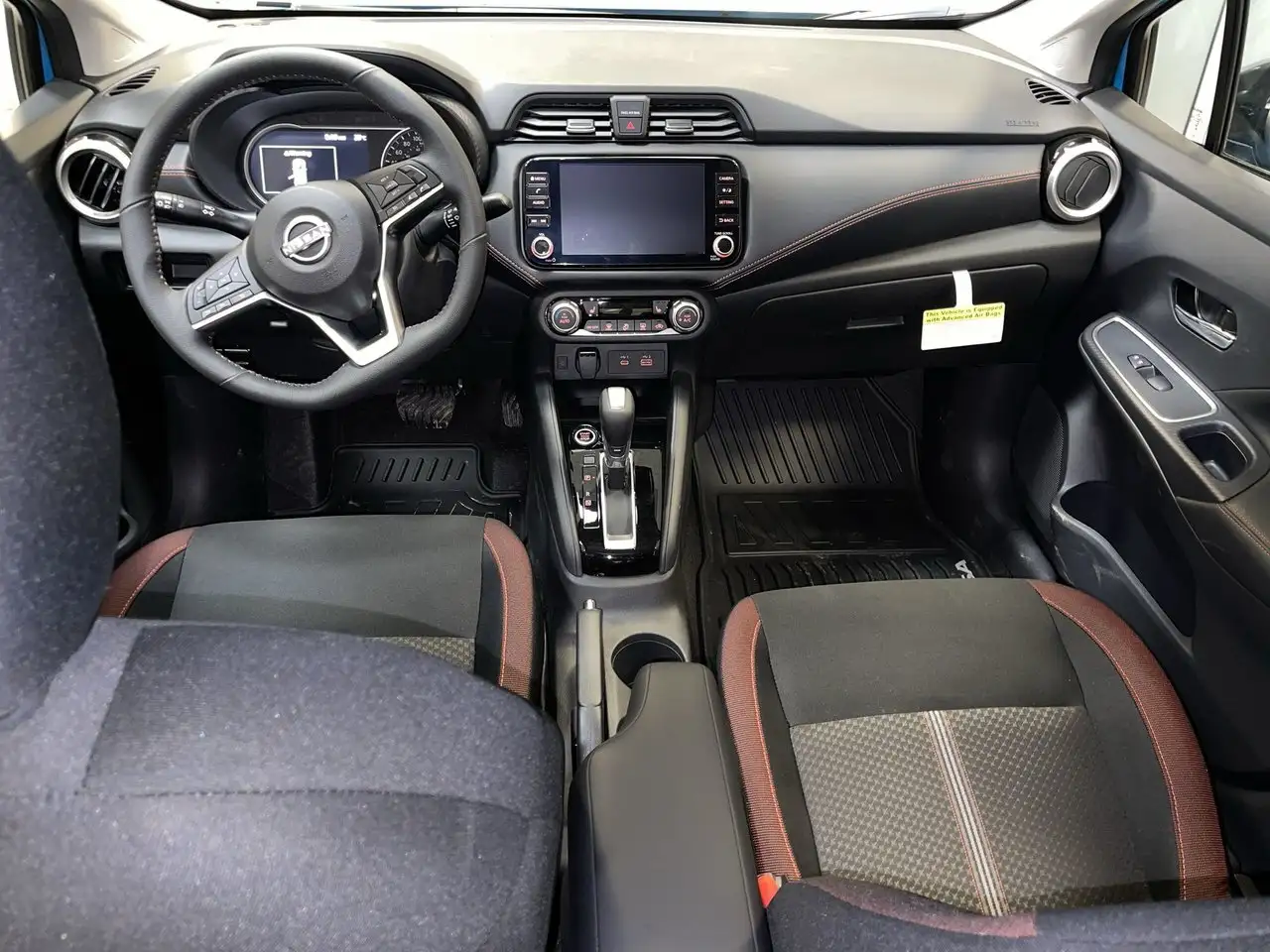 Nissan Versa снимка Nissan Versa
