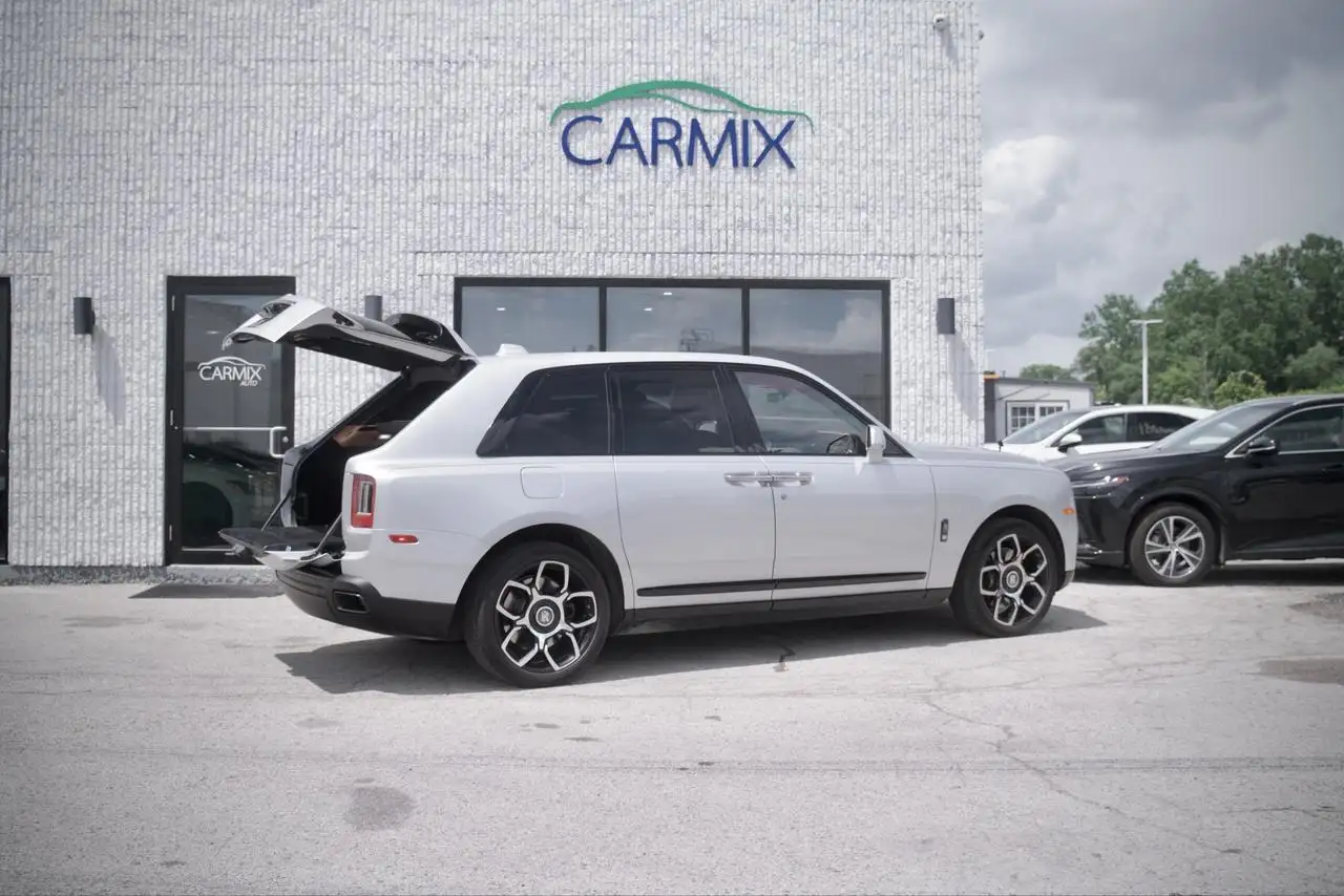 Rolls-Royce Cullinan снимка Rolls-Royce Cullinan