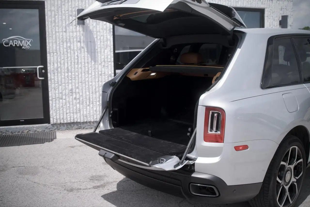 Rolls-Royce Cullinan снимка Rolls-Royce Cullinan