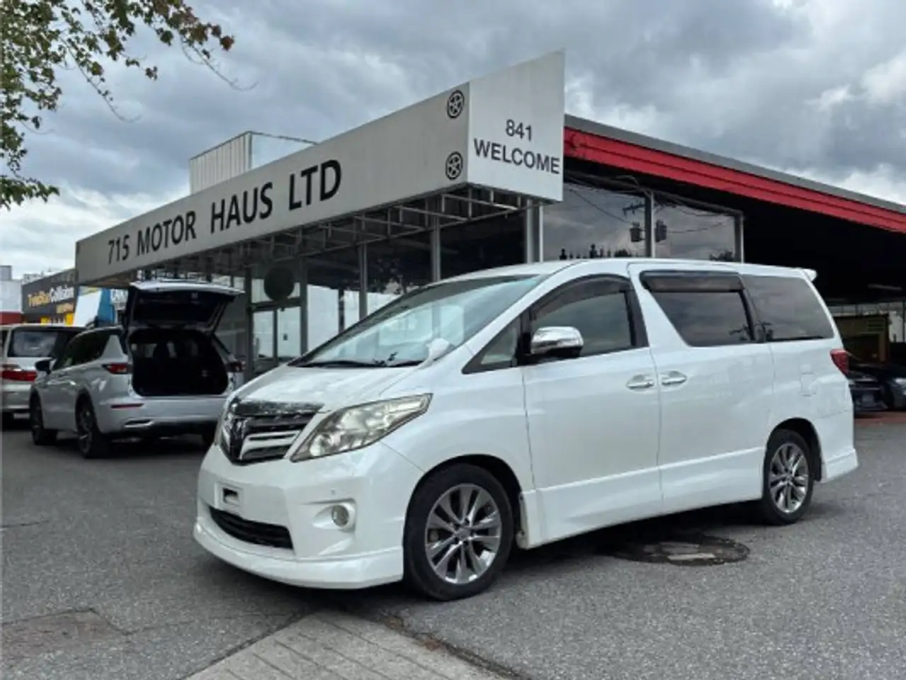 2011 Toyota Alphard