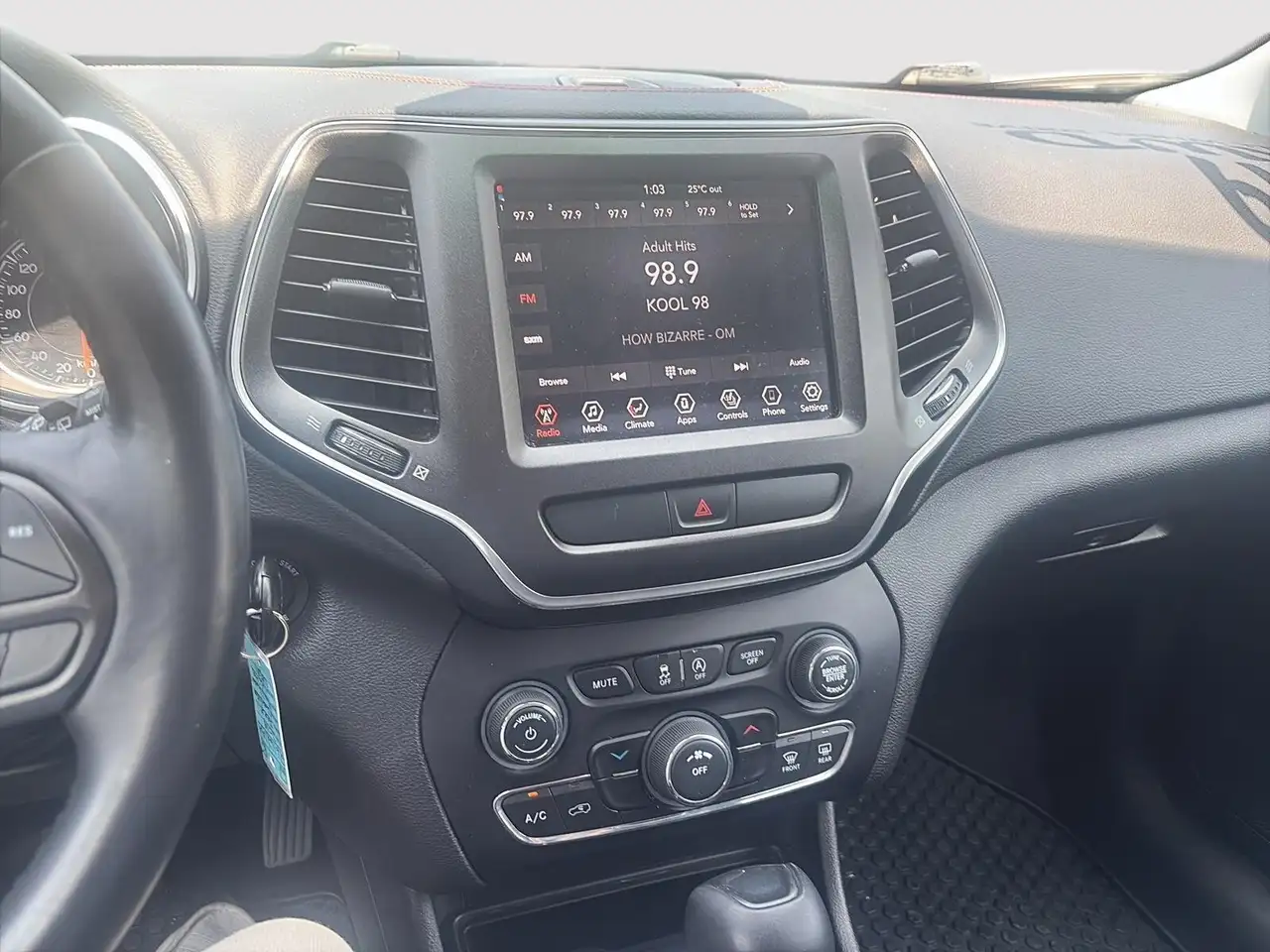 Jeep Cherokee photo Jeep Cherokee