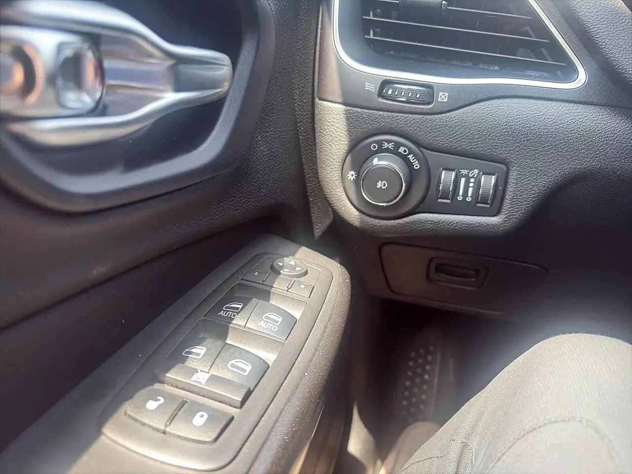 Jeep Cherokee photo Jeep Cherokee