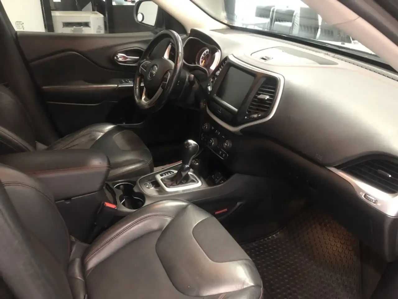 Jeep Cherokee photo Jeep Cherokee