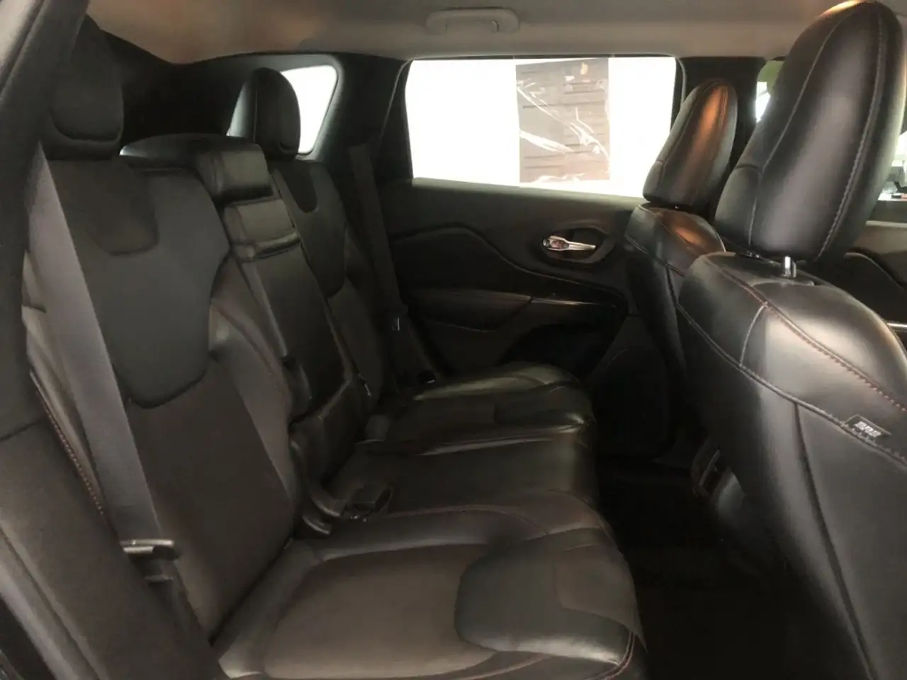 Jeep Cherokee photo Jeep Cherokee