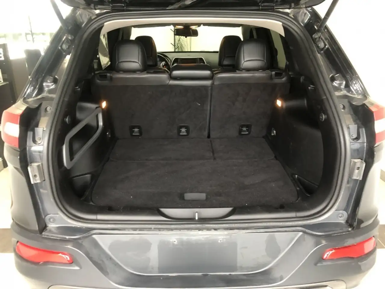 Jeep Cherokee photo Jeep Cherokee