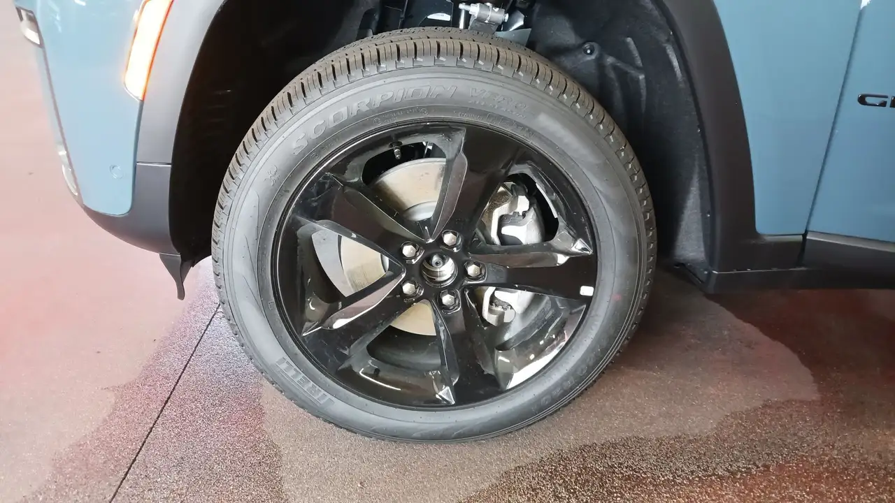 Jeep Grand Cherokee снимка Jeep Grand Cherokee