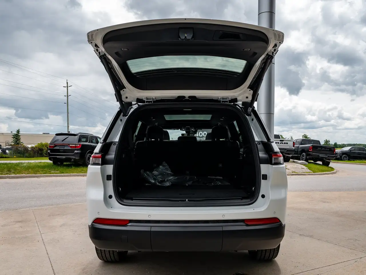 Jeep Grand Cherokee photo Jeep Grand Cherokee