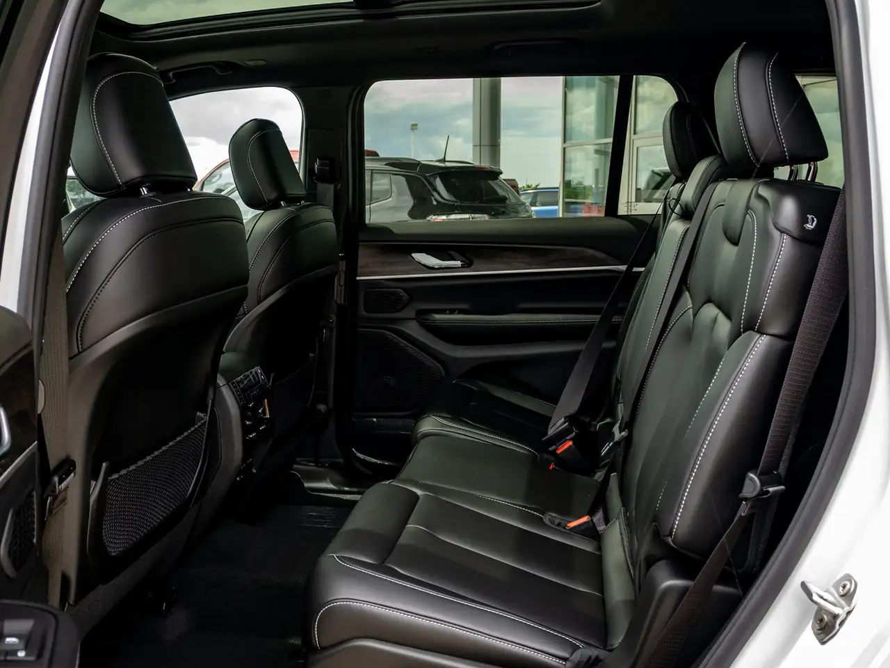 Jeep Grand Cherokee photo Jeep Grand Cherokee