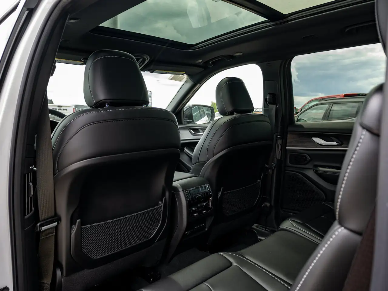 Jeep Grand Cherokee photo Jeep Grand Cherokee
