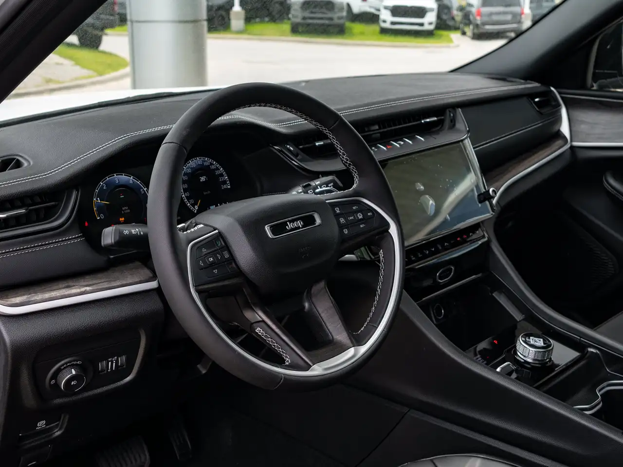 Jeep Grand Cherokee photo Jeep Grand Cherokee