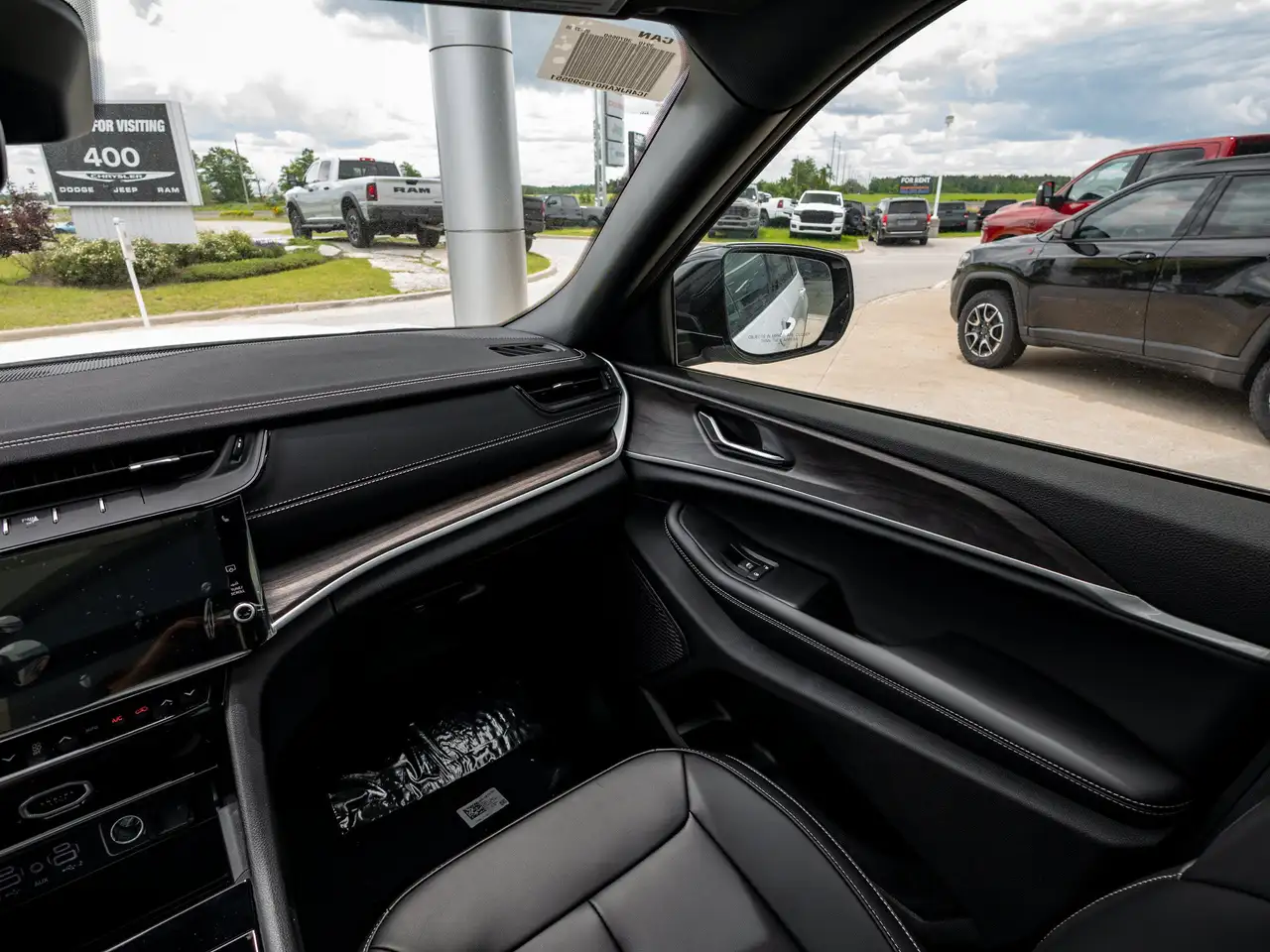 Jeep Grand Cherokee photo Jeep Grand Cherokee
